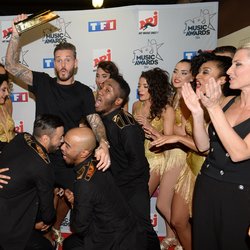 M Pokora et son équipe