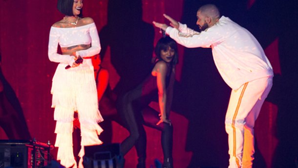 Rihanna et Drake : leur live torride sur la scène des BRIT Awards!