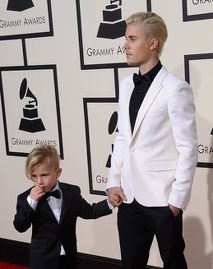 Justin Bieber et son frère  sur le tapis rouge des Grammy Awards 2016