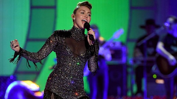 Miley Cyrus: pourquoi avait-elle décidé de se couper les cheveux très courts?