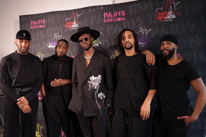Dadju et son équipe - Photocall NRJ Music Awards Paris Edition