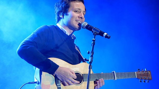 Vianney enchaîne avec le single « Le fils à papa »