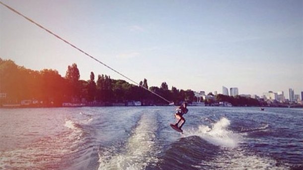 Shy'm : wakeboard sur la Seine !