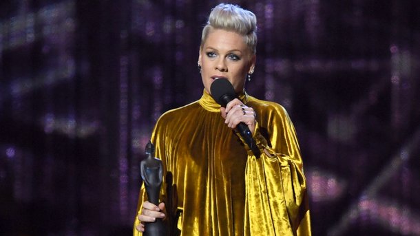 Pink : ses tumultes amoureux en 3 clips
