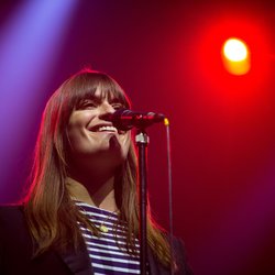 Clara Luciani sur scène lors du Concert Super Privé Angers Trélazé