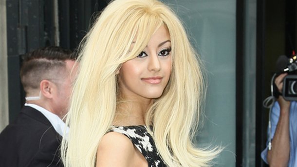 Zahia : sa réaction sexy aux attentats!