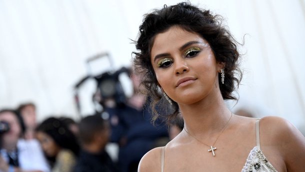 Quand Selena Gomez répond en français aux interviews