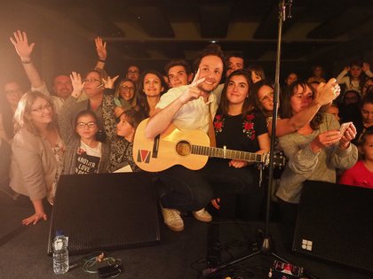 Vianney et son public lors de son Concert privé Pop Love