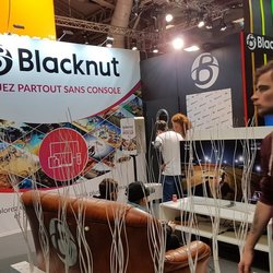 A la PGW, on peut essayer le service Blacknut (d'origine française) qui propose de jouer à des jeux grand public sur différents matériels via le streaming, moyennant un abonnement.