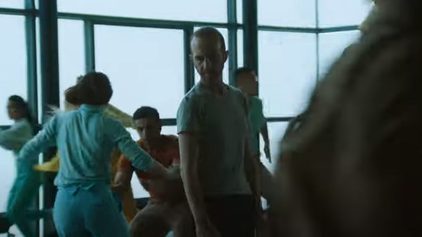 Calogero se déchaîne dans le clip de «La Rumeur»
