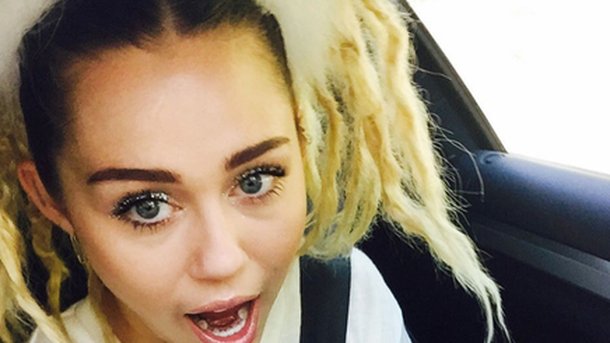 Miley Cyrus: seins nus sur le plateau de Jimmy Kimmel!