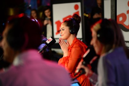Selena Gomez à Paris chez Cauet
