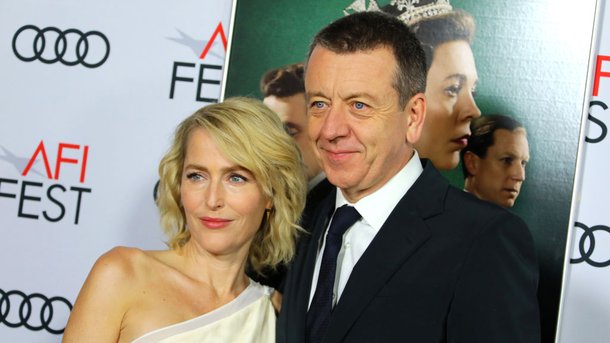 The Crown : le créateur de la série est fan de la reine Élisabeth II