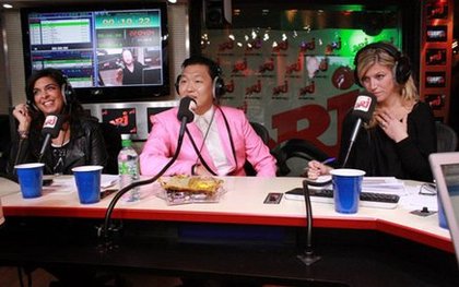 Lundi 05 novembre aves Psy et Kev Adams