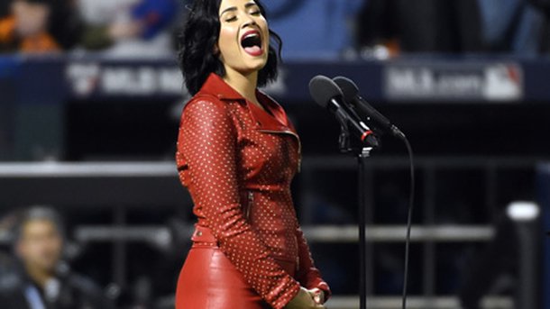 Demi Lovato: elle chante l’hymne américain pour les World Séries