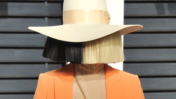 Sia dévoile une vidéo fabuleuse en stop-motion pour la chanson «Candy Cane Lane»