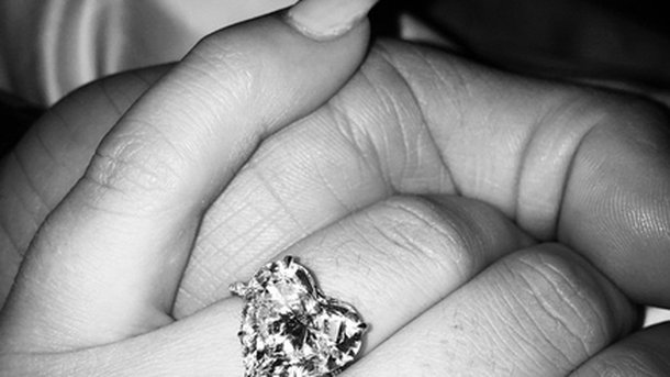 Lady Gaga : elle est fiancée!