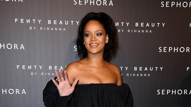 Rihanna, sexy, fait de la pub pour sa ligne de vêtements pour Puma