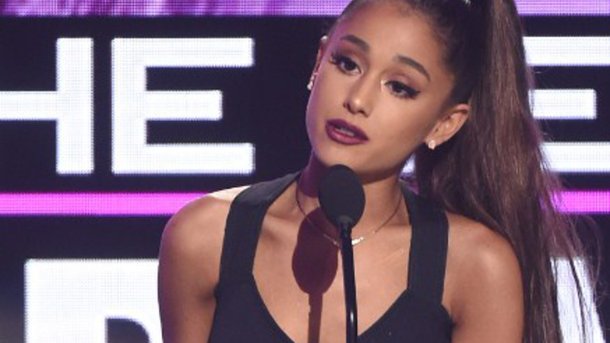 Ariana Grande et Miley Cyrus rendent hommage à Debbie Reynolds