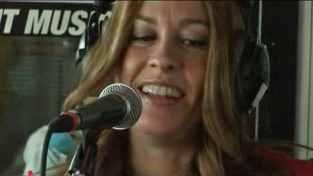 Alanis Morissette dans le 6-9 sur NRJ ! (vidéo)