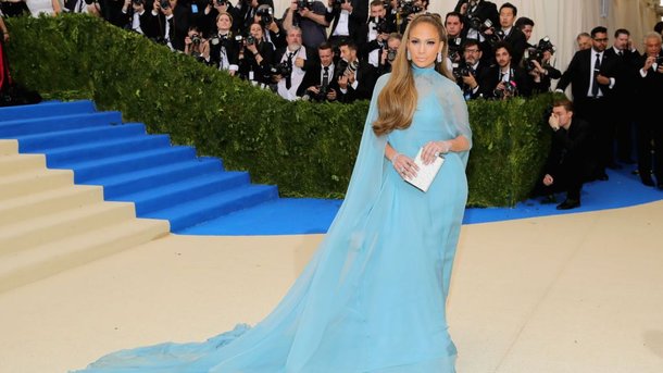 Jennifer Lopez : retour sur ses 20 ans de carrière de chanteuse en 3 chansons emblématiques