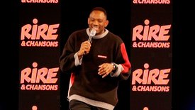 Boriss Chelin sur la scène du Rire & Chansons Comedy Club