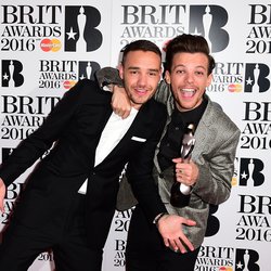 Louis Tomlinson et Liam Payne des One Direction arrivent aux Brit Awards 2016