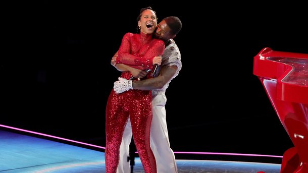 Alicia Keys rejoint Usher sur la scène du Super Bowl