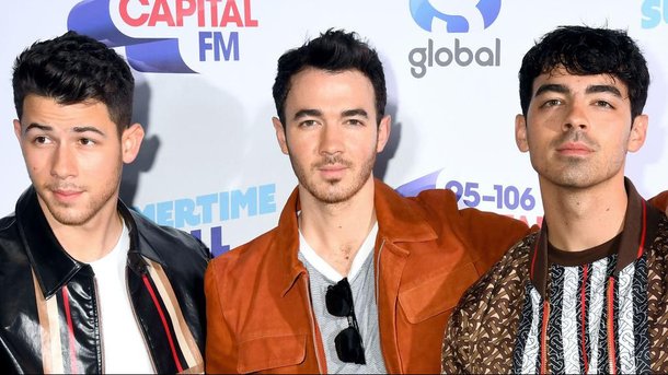 Jonas Brothers VS One Direction: sont-ils si différents?