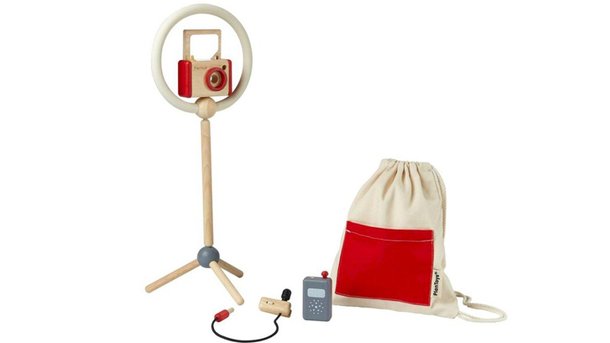 Les infos du Réveil Chérie : Pour Noël, un fabricant de jouets propose un kit de vloggeur pour petits influenceurs