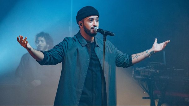 Le saviez-vous? Slimane a écrit "Papa héros" sous la pression de son propre père!