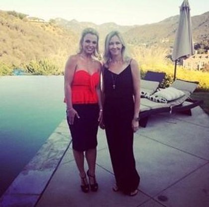 Britney Spears ‏: It's a girls night! 