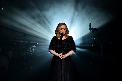 Adele sur scène - NRJ Music Awards 2015