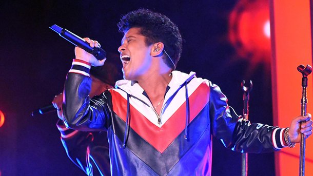 Bruno Mars fait danser les Grammy Awards!