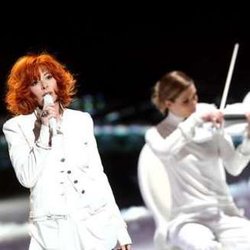 Mylène Farmer sur la scène des NRJ Music Awards