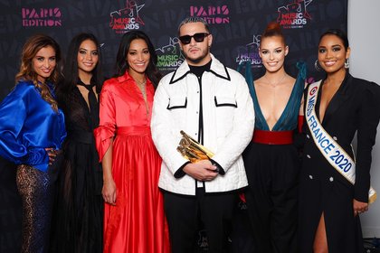 DJ Snake et les Miss France - Photocall NRJ Music Awards Paris Edition