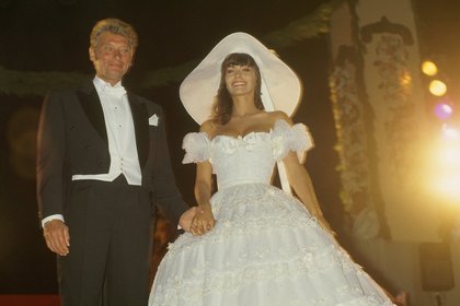 Johnny Hallyday et Adeline blondi eau 