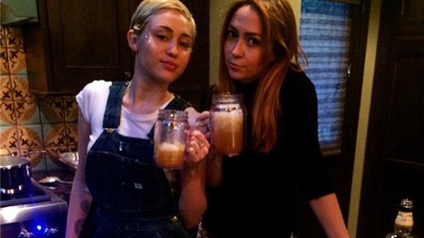 Miley Cyrus réunit ses proches pour Thanksgiving!