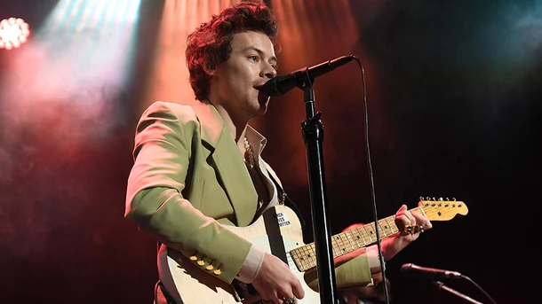 Harry Styles: les One Direction lui manquent? La folle rumeur de «Watermelon Sugar»