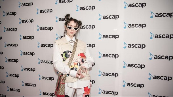 Billie Eilish: zoom sur sa collection vestimentaire en collaboration avec un célèbre artiste