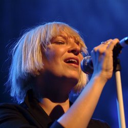 Sia dévoile son visage!