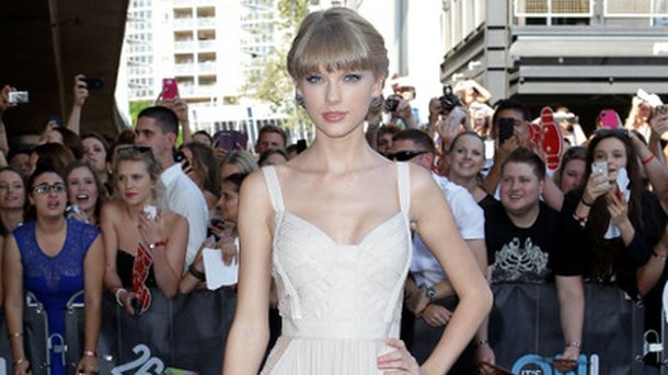 Taylor Swift bientôt au générique de la série « New Girl »