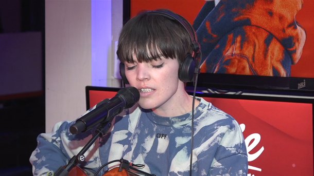 Nea reprend «Toxic» de Britney Spears en live sur Chérie FM