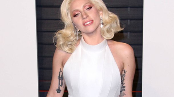 Lady Gaga : en studio et en bonne compagnie!