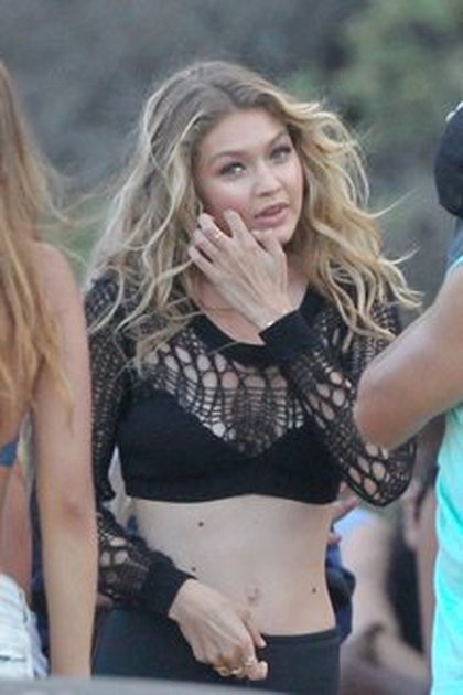 Gigi Hadid sur le tournage du nouveau clip de Calvin Harris à Malibu