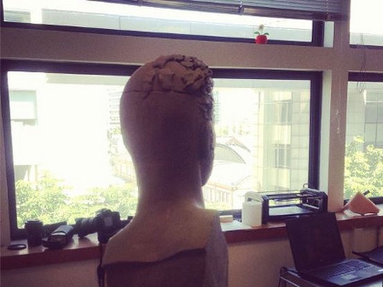 la-statue-de-cire-de-m-pokora-c-instagram