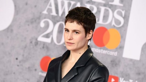 Chris : l'histoire du nouveau surnom et du nouveau look de Christine and The Queens