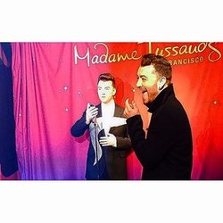 Sam Smith lors de l'inauguration de sa statue de cire à San Fransisco