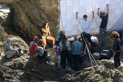 Lauren Jauregui et Ally Brooke des Fifth Harmony à Malibu sur le tournage du clip de "All In My Head"