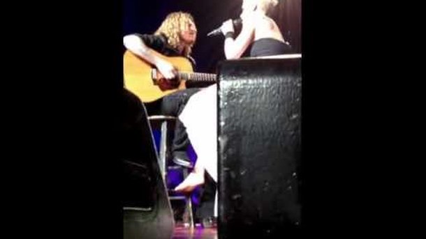 Pink : elle arrête son concert pour aider une petite fille !